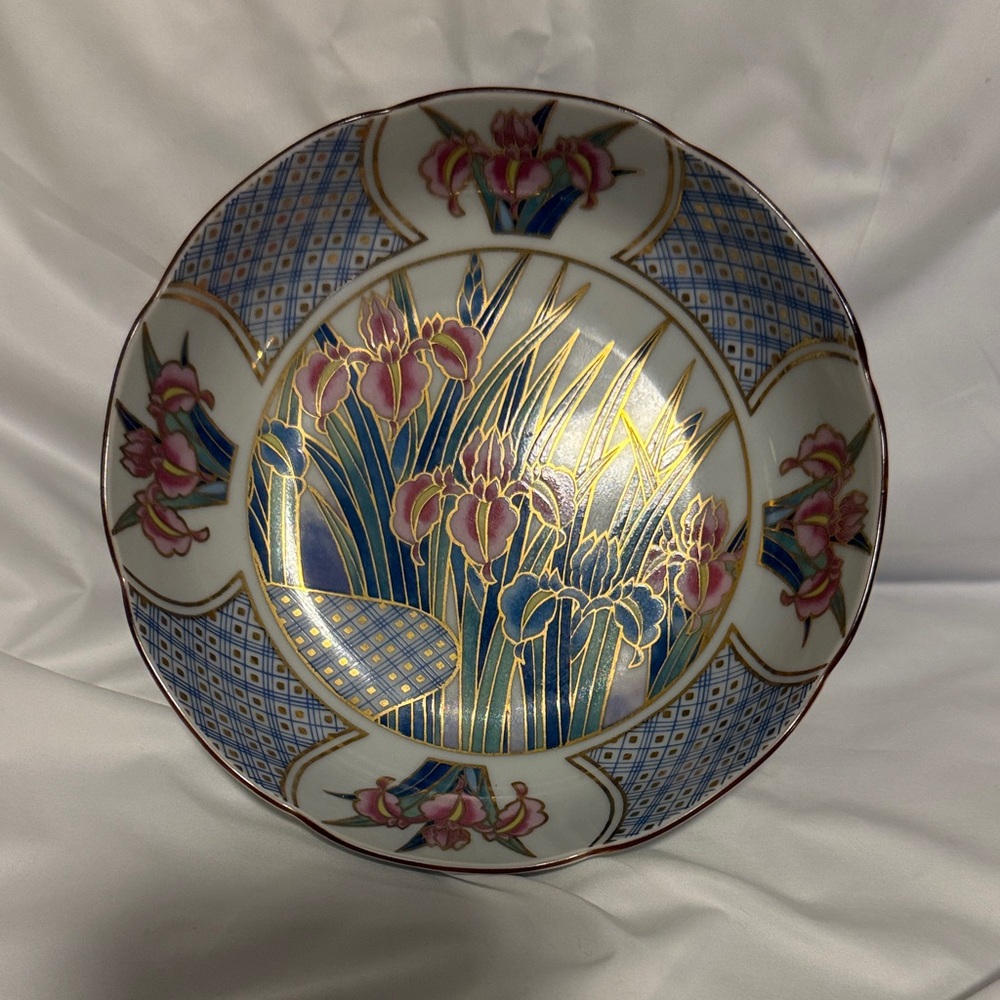 Vintage Japanese Ayame porcelain bowl with gold accents.